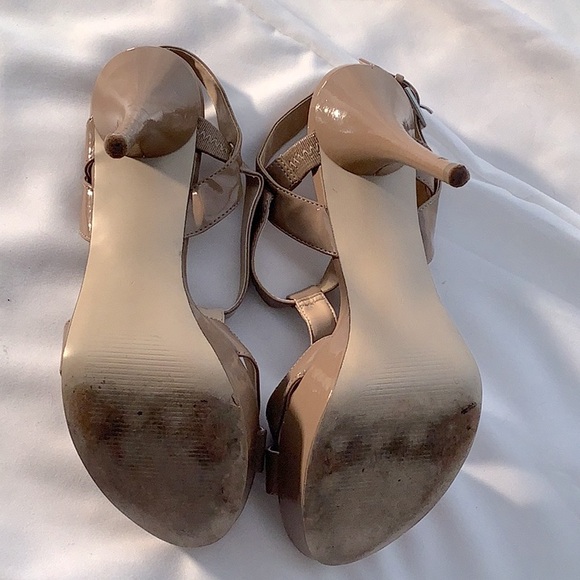 GUESS G High 5” Heels, Size 7 Beige Patent Leather. Minor Wear. See Picture #7 - Picture 6 of 7